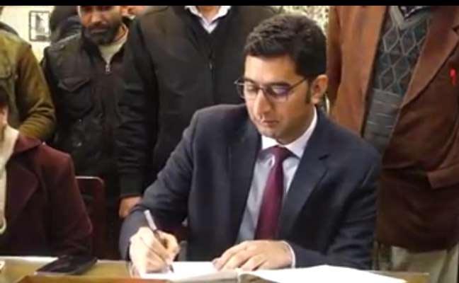 DM Srinagar issues stern warning to miscreants threatening civilians