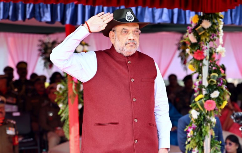 Lt Governor felicitates Dr Karan Singh