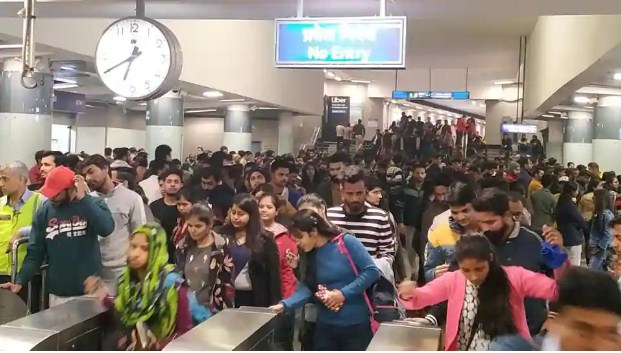 6 held for ‘Goli Maaro’ slogans in one of Delhi’s busiest metro stations