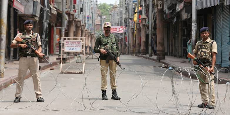 Restrictions imposed in Kashmir Valley, markets shut Amid Covid-19 Pandemic 