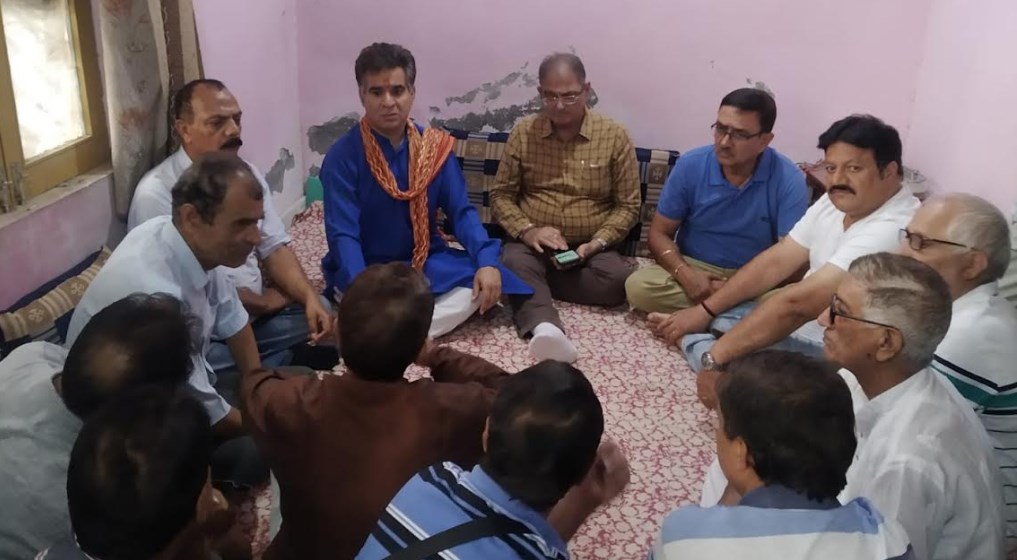Ravinder Raina, Kavinder Gupta visited the house of Kashmir Pandit PK Bhat who was killed in Shopian
