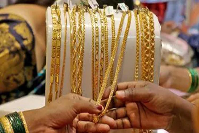 Gold prices rise to ₹1.53 lakh/10 gm on firm spot demand