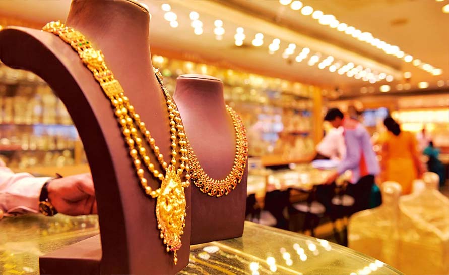 Gold futures rise Rs 381 to Rs 60,699 per 10 grams