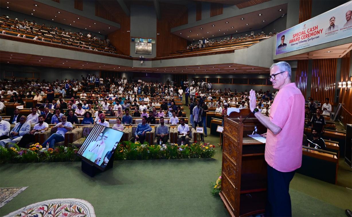 CM Omar Abdullah honours 580 outstanding J&K sportspersons with ₹2.71 cr cash awards