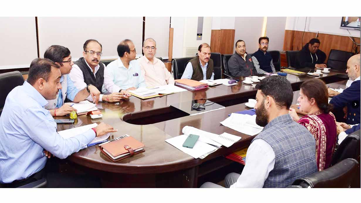 Div Com Jammu reviews progress on JMRDA Projects