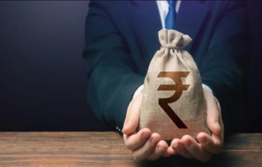Rupee falls 22 paise to 96.57 against US dollar post RBI rate increase