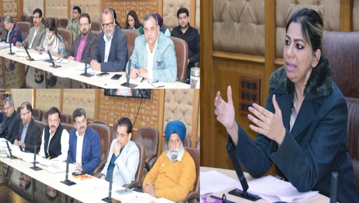 Div Com reviews restoration of power supply, road clearance, winter preparedness in Kashmir Valley