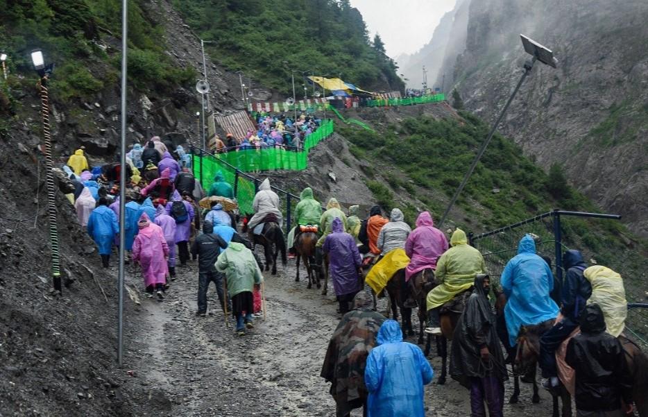 Third batch of nearly 5,000 Amarnath pilgrims leaves Jammu