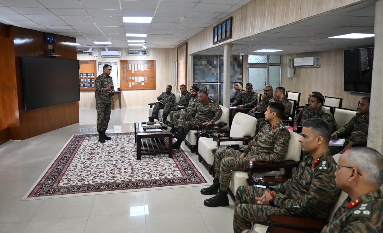 White Knight Corps Commander Reviews Security Preparedness in Rajouri-Poonch