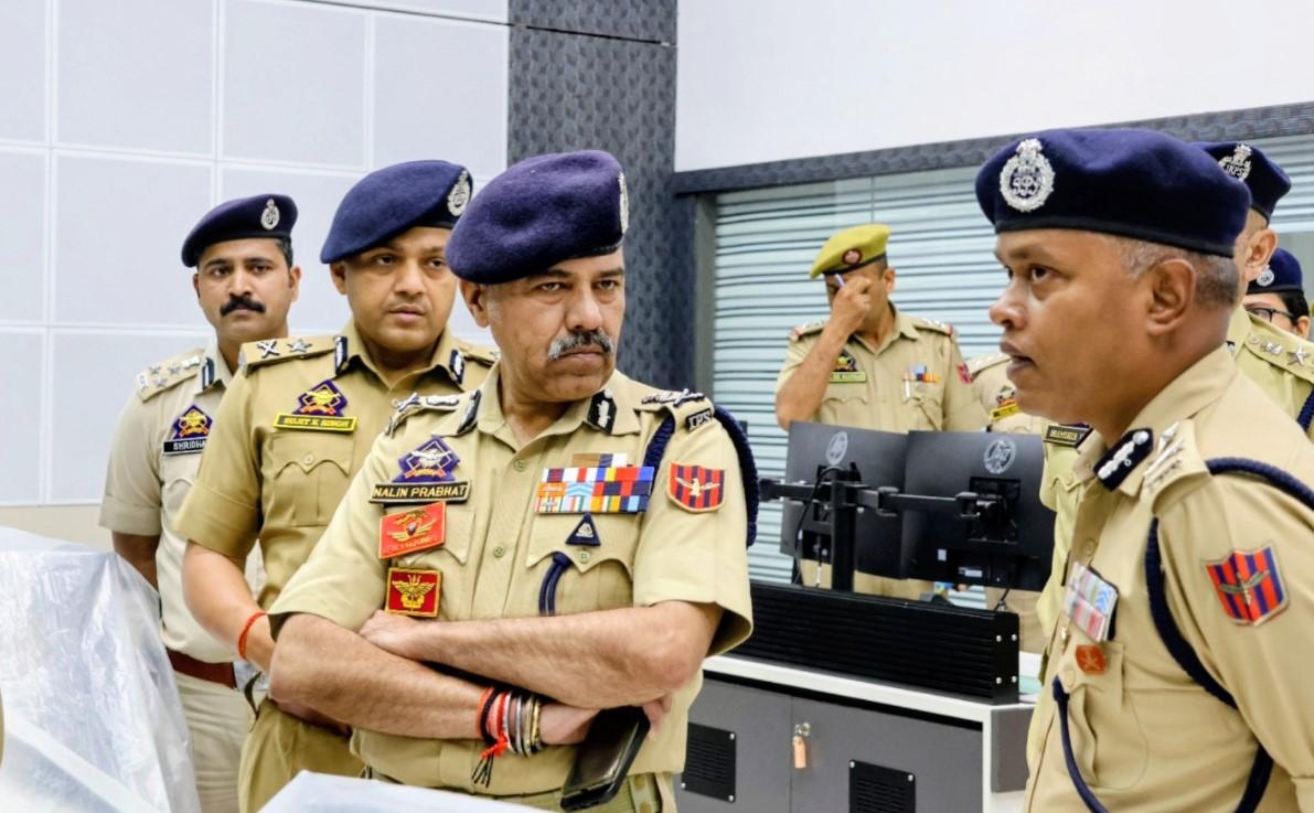 DGP reviews security in hybrid mode in Jammu and Kashmir