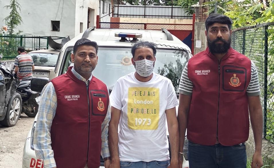 Delhi Police Nabs Man in Apple Consignment Fraud Case After 10-Year Hunt in Kashmir