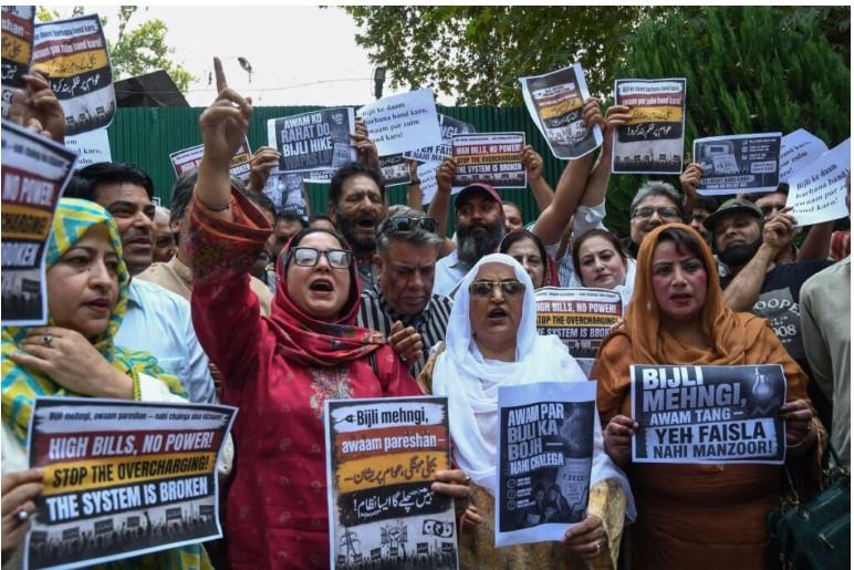 PDP, Apni Party Protest in Srinagar Against Power Tariff Hike