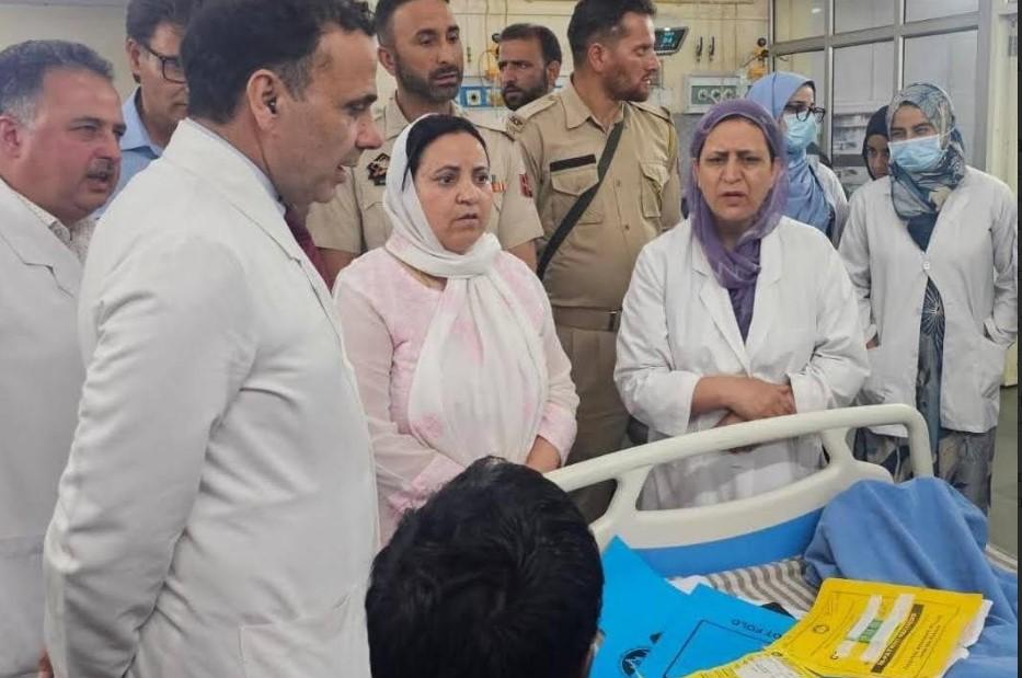 Sakeena Itoo visits SKIMS Soura, reviews healthcare services, patient care facilities