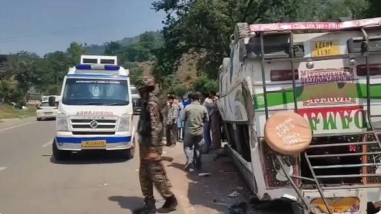 15 Injured in Rajouri Road Accident