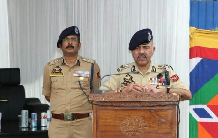 DGP Nalin Prabhat reviews SOG Preparedness, Interacts with Personnel in Shopian