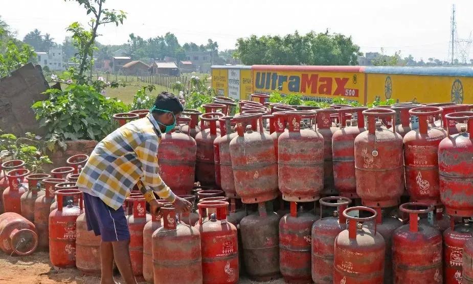 New gas cylinder rules: LPG refill booking interval in rural areas reduced to 25 days
