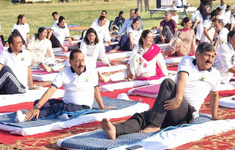 Yoga day observed across Jammu; Jitendra Singh links yoga for healthy ageing to vision 2047