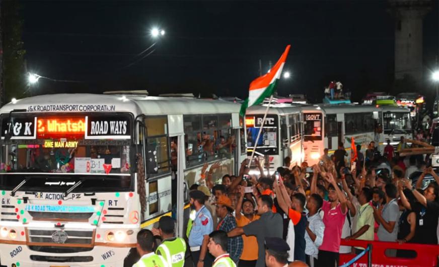 Amarnath Yatra 2026 begins: LG flags off first batch of 4,800 pilgrims in 259 vehicles to the holy shrine