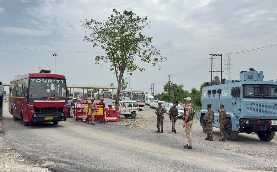 Fresh batch of pilgrims leave for Amarnath Yatra amid tight security escort