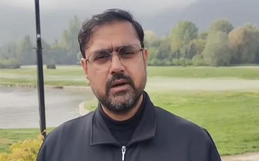 Satish Sharma interacts with tourists, assures safety, hassle free travel in J&K