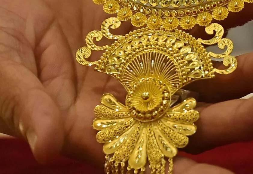 Gold futures rise to ₹1.52 lakh/10g as US-Iran deal lifts investor sentiment