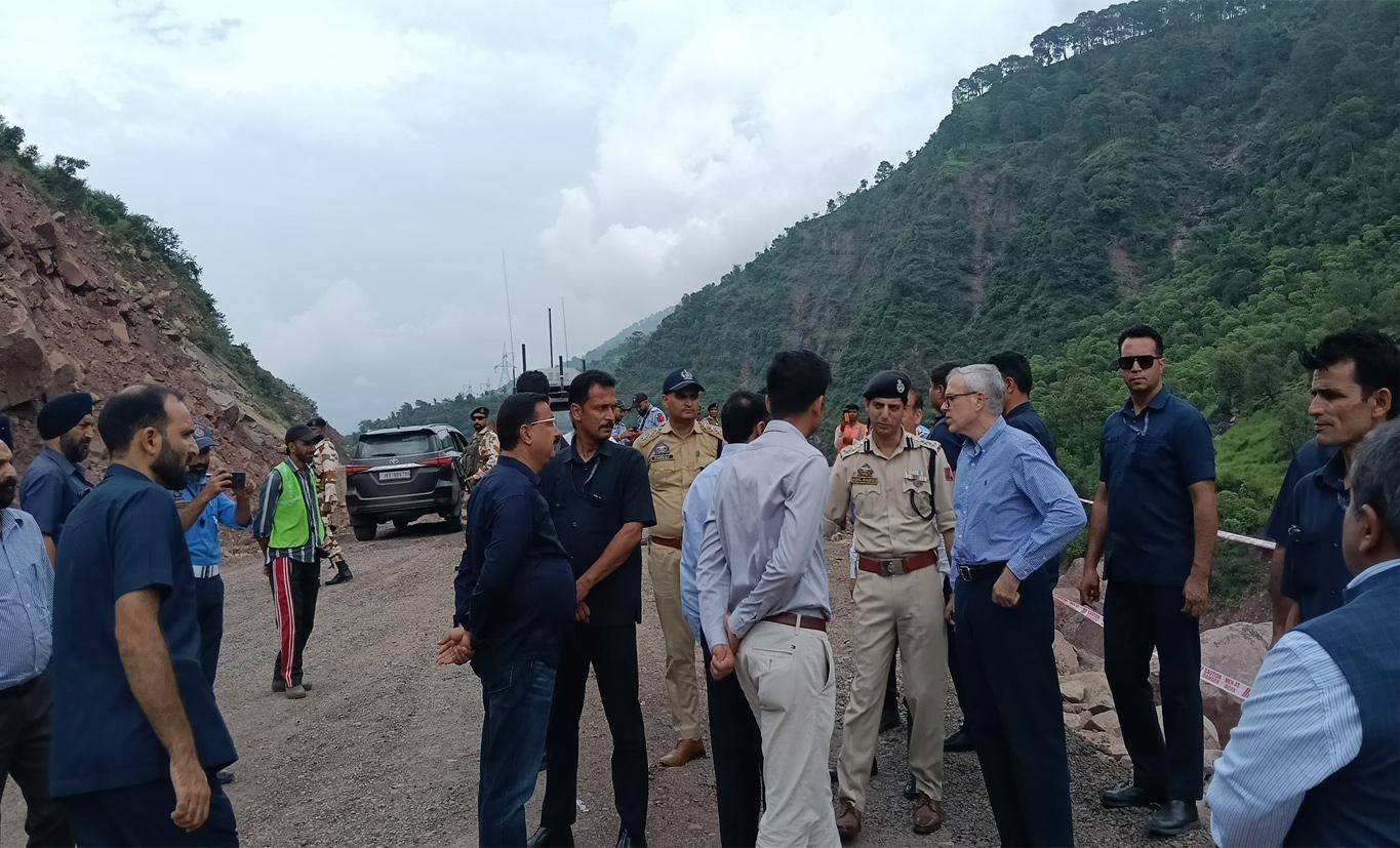 CM Omar Abdullah reviews restoration works on NH-44, directs measures for seamless traffic movement