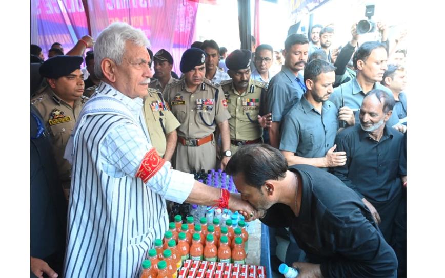 Lieutenant Governor joins Youm-e-Ashura’s Zuljinah procession at Zadibal in Srinagar