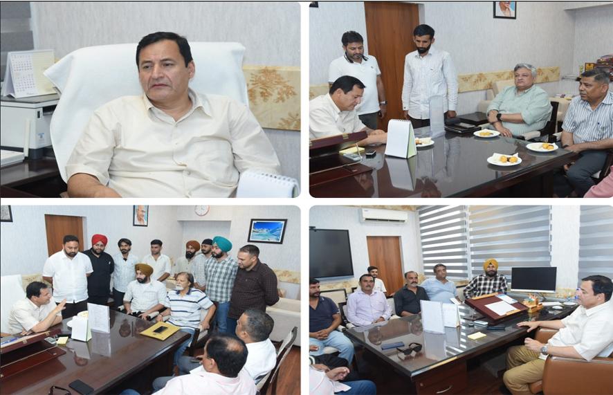 Javid Dar meets  HoDs, public delegations at Civil Secretariat Jammu