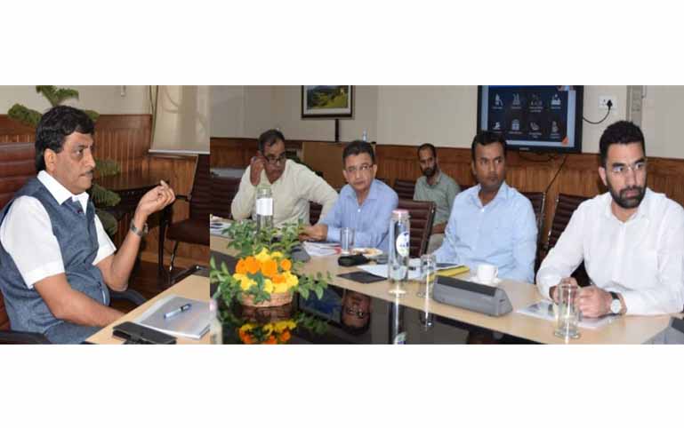 Chief Secretary reviews traffic management in Srinagar town
